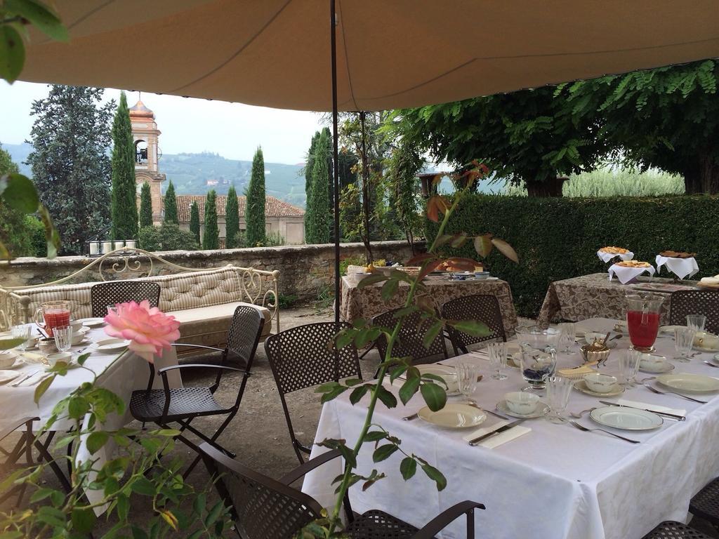 Castello Di Coazzolo Bed & Breakfast Neive Exterior photo