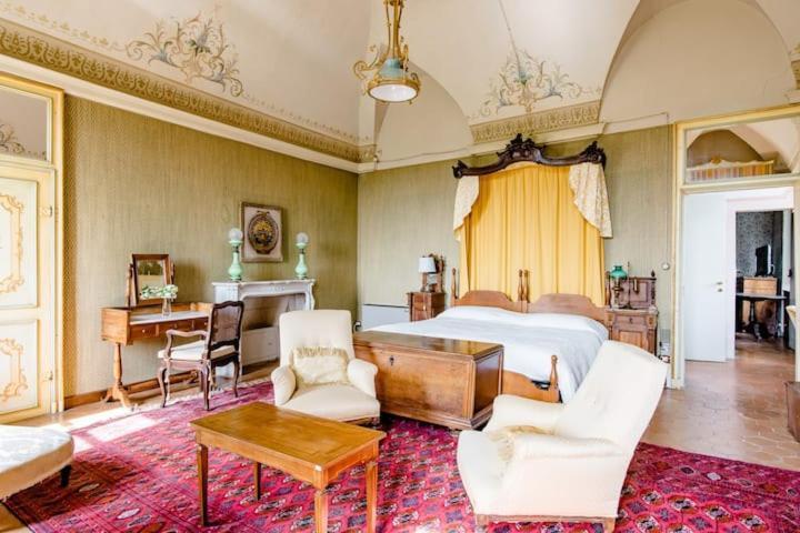 Castello Di Coazzolo Bed & Breakfast Neive Room photo
