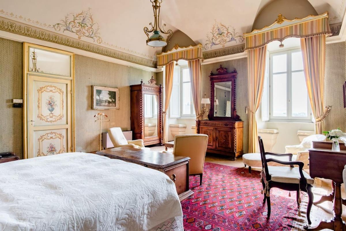 Castello Di Coazzolo Bed & Breakfast Neive Exterior photo