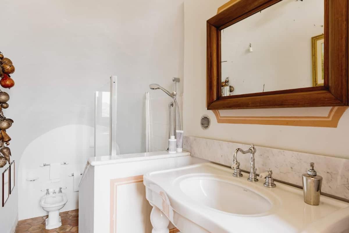 Castello Di Coazzolo Bed & Breakfast Neive Room photo