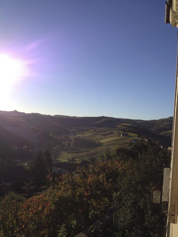Castello Di Coazzolo Bed & Breakfast Neive Exterior photo
