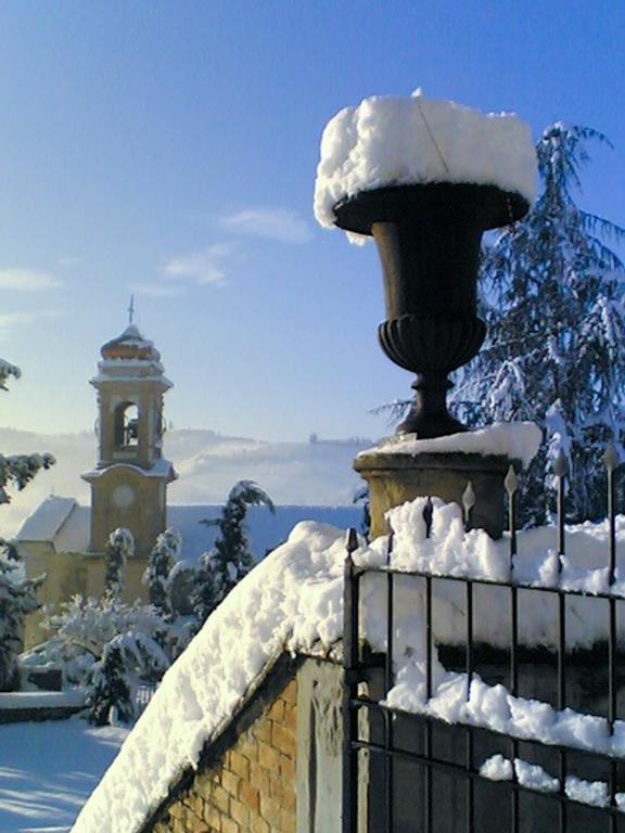 Castello Di Coazzolo Bed & Breakfast Neive Exterior photo