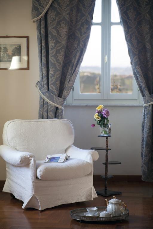 Castello Di Coazzolo Bed & Breakfast Neive Room photo